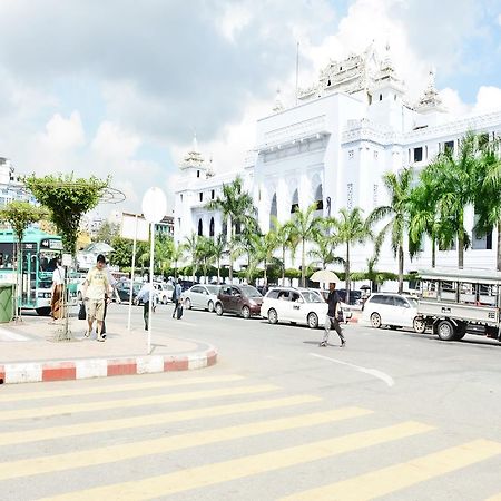 Hotel Bond Yangon Bagian luar foto