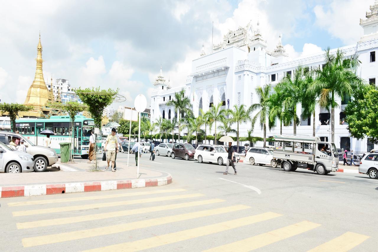 Hotel Bond Yangon Bagian luar foto